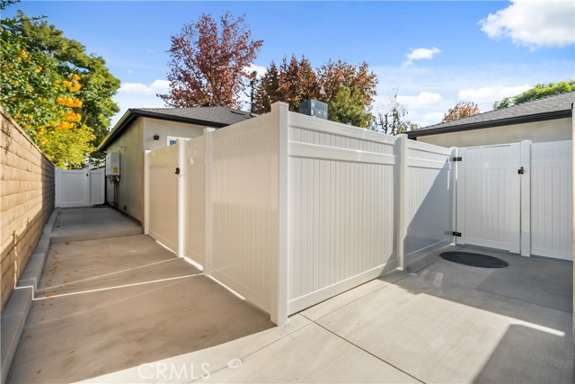 Detail Gallery Image 40 of 75 For 6935 Jellico Ave, Lake Balboa,  CA 91406 - 8 Beds | 8 Baths