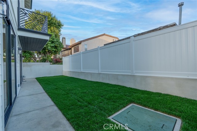 Detail Gallery Image 36 of 44 For 110 S Irena Ave #B,  Redondo Beach,  CA 90277 - 3 Beds | 4/1 Baths