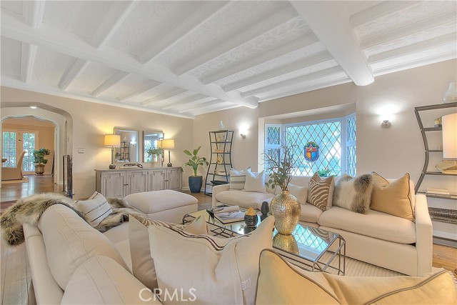 Detail Gallery Image 16 of 75 For 900 S Longwood Ave, Los Angeles,  CA 90019 - 4 Beds | 3/1 Baths