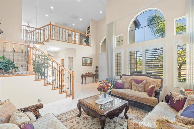 Detail Gallery Image 8 of 57 For 665 Barbre Cir, Corona,  CA 92879 - 4 Beds | 3 Baths