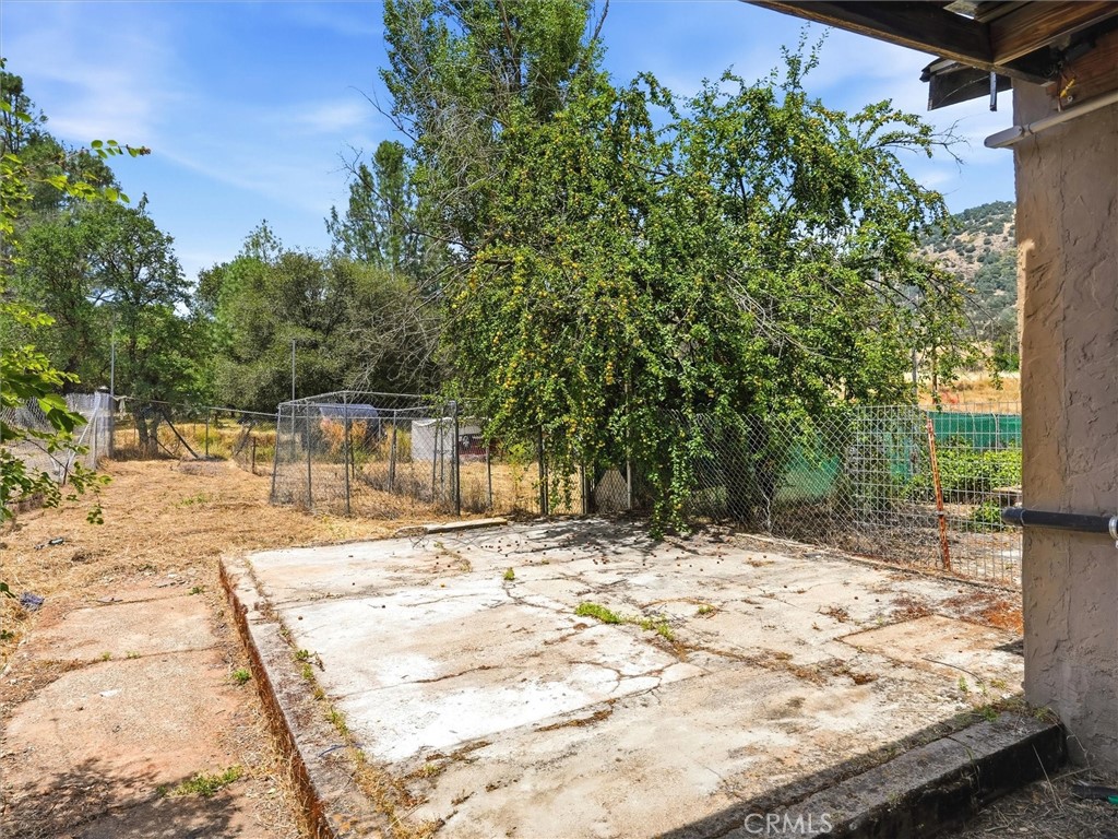 https://media.crmls.org/medias/9883506b-5e7c-4cd0-a875-a464b99fbe10.jpg?preset=X-Large