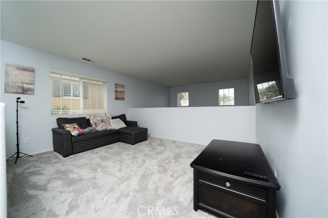 Detail Gallery Image 9 of 32 For 286 Anderegg Ln, Colton,  CA 92324 - 5 Beds | 2/1 Baths