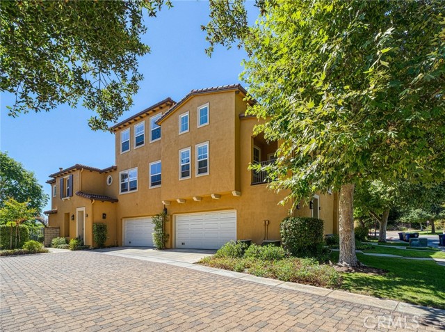 26972 Pebble Beach Drive, Valencia CA: https://media.crmls.org/medias/98848974-df0d-4dd8-a77f-f56d9508e5f5.jpg