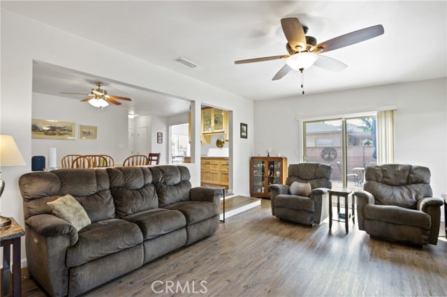 11051 Tarawa Drive, Los Alamitos CA: https://media.crmls.org/medias/9884bc16-2a03-4331-bcf8-1caa6e82125c.jpg