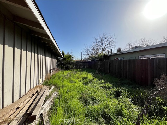 Detail Gallery Image 15 of 16 For 2633 E Lansing Way, Fresno,  CA 93726 - 2 Beds | 1 Baths