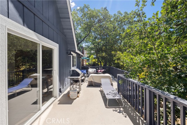 28833 Manitoba Drive, Lake Arrowhead CA: https://media.crmls.org/medias/98869742-ff37-43fb-b24f-313371e6c367.jpg