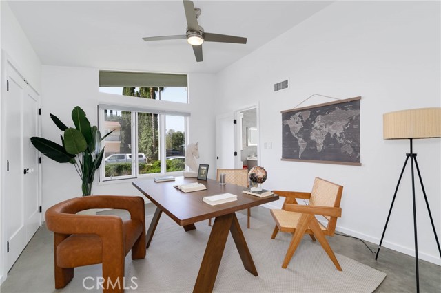 4676 Arriba Drive, Tarzana CA: https://media.crmls.org/medias/98877414-098c-4819-8a5b-1ad7141a1a74.jpg