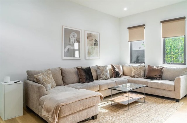 Detail Gallery Image 4 of 25 For 12134 Clarkson Rd, Los Angeles,  CA 90064 - 2 Beds | 3/1 Baths