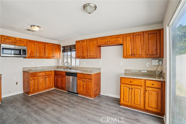 1829 E Jackson Street, Long Beach CA: https://media.crmls.org/medias/9887eeb4-dbf7-4b29-8be5-1a4cef5ec045.jpg