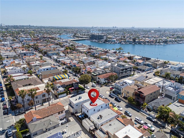 69 Santa Ana Avenue, Long Beach CA: https://media.crmls.org/medias/98889310-4e9b-43d6-ad99-8838f298a6a4.jpg