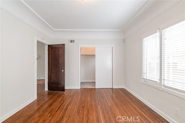 Detail Gallery Image 12 of 39 For 1949 N Catalina Street, –,  CA 90027 - 6 Beds | 5 Baths