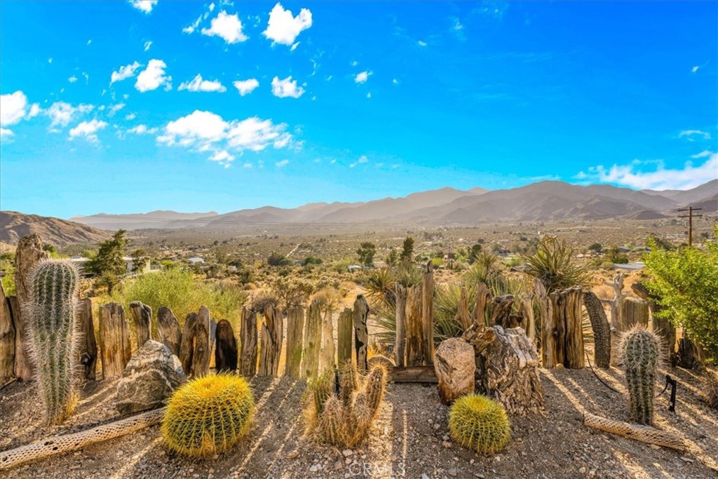 https://media.crmls.org/medias/988aaa95-7f4b-4b74-9beb-79a07a673cb9.jpg?preset=X-Large