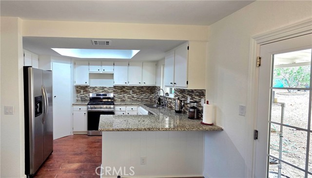 Detail Gallery Image 8 of 27 For 40022 172nd St, Palmdale,  CA 93591 - 3 Beds | 2 Baths