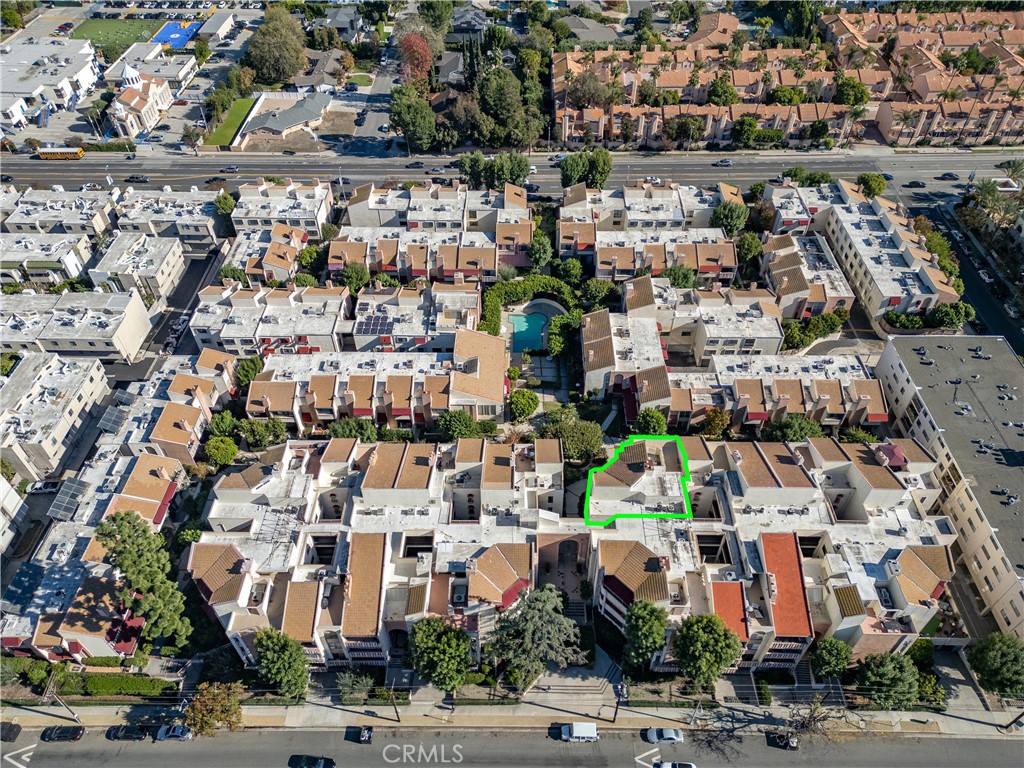 5216 Yarmouth Avenue #305