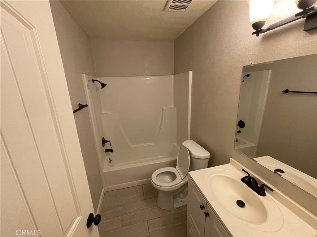https://media.crmls.org/medias/988cc518-2aa5-4bf7-9751-074ff8d0e1ef.jpg?preset=X-Large