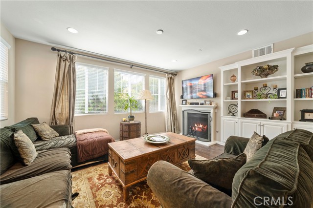 Detail Gallery Image 13 of 33 For 361 Bayside Ct, Costa Mesa,  CA 92627 - 4 Beds | 2/1 Baths