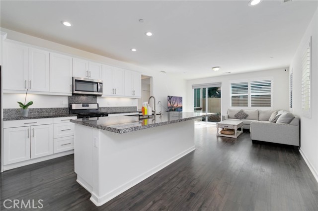 13855 Clearwater Avenue, Chino CA: https://media.crmls.org/medias/988e1529-cb92-4deb-bf6b-55afc3e56548.jpg