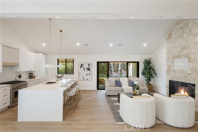 20109 Archwood Street, Winnetka CA: https://media.crmls.org/medias/988eeefa-639c-4ecc-aeb1-3be743a27448.jpg