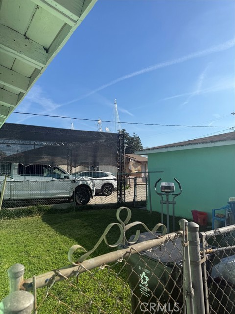 Detail Gallery Image 2 of 3 For 5239 Fostoria St, Cudahy,  CA 90201 - 4 Beds | 2 Baths