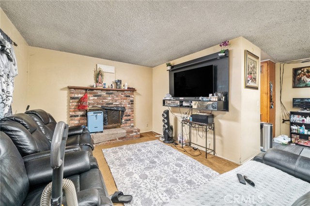 903 N Eleanor Street, Pomona CA: https://media.crmls.org/medias/988f3d9a-3a5d-4d4c-8566-d9e17cdfbead.jpg
