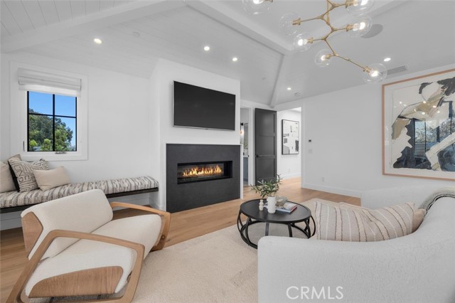 Detail Gallery Image 36 of 75 For 676 18th St, Manhattan Beach,  CA 90266 - 6 Beds | 6/2 Baths