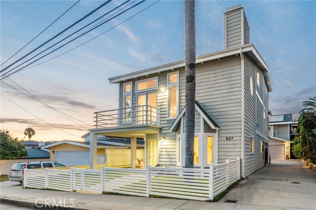 927 6th Street, Hermosa Beach CA: https://media.crmls.org/medias/98907acc-2ee4-4b21-a2f5-4c9fe28b715e.jpg