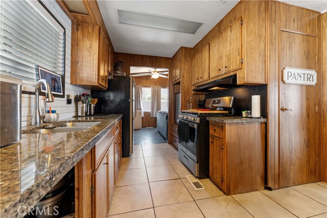 2230 Lake Park Dr, San Jacinto CA: https://media.crmls.org/medias/9891257a-c3e1-4a86-a39e-76651b886eeb.jpg