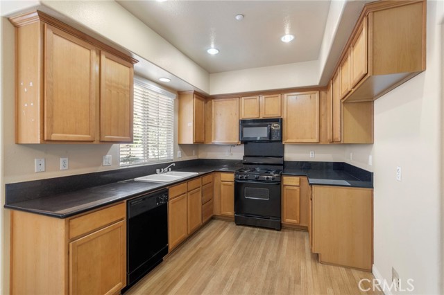 Detail Gallery Image 11 of 30 For 2199 Associated Rd, Fullerton,  CA 92831 - 3 Beds | 2/1 Baths