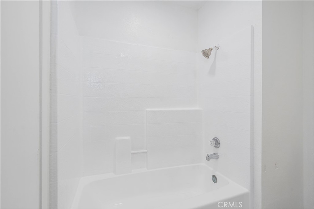 https://media.crmls.org/medias/9892bcf5-d1f5-472f-8249-961cddb9f279.jpg?preset=X-Large