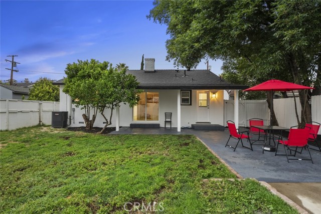 7228 Jamieson Avenue, Reseda CA: https://media.crmls.org/medias/989351d9-e1d7-4947-ab98-0e17b1adc00e.jpg