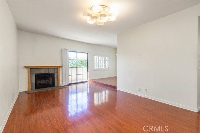 Detail Gallery Image 6 of 20 For 4543 Willis Ave #105,  Sherman Oaks,  CA 91403 - 2 Beds | 2 Baths