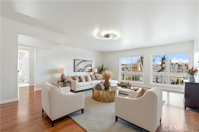 Detail Gallery Image 3 of 25 For 5250 Zelzah 21a,  Encino,  CA 91316 - 2 Beds | 2 Baths