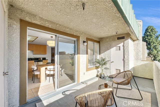 Detail Gallery Image 12 of 37 For 12121 Centralia St #302,  Lakewood,  CA 90715 - 3 Beds | 2 Baths