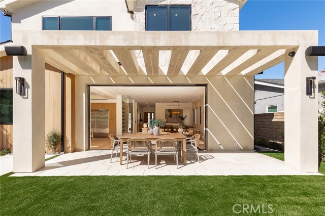 22640 Clarendon Street, Woodland Hills CA: https://media.crmls.org/medias/9894d318-12a4-494a-a7eb-3629d36b2a74.jpg