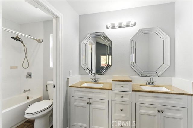 5439 S La Cienega Boulevard, Ladera Heights CA: https://media.crmls.org/medias/9894f8bc-ac48-4b6a-b670-e84746725881.jpg