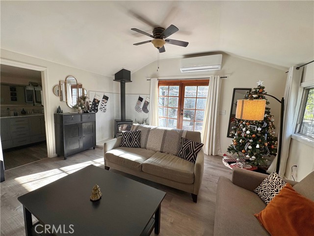 36750 Hilltop, Mentone CA: https://media.crmls.org/medias/98955466-e70a-495f-974e-5e511bb1923b.jpg