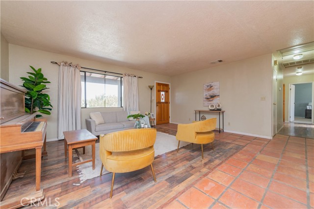 1181 Barkley Ranch Road, Pinon Hills CA: https://media.crmls.org/medias/989561c9-5779-45b8-be83-e1f894555b9b.jpg