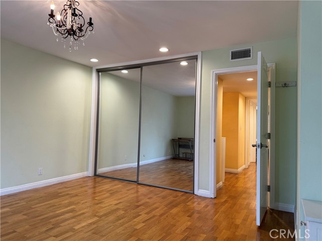Detail Gallery Image 10 of 24 For 1401 Valley View Rd #325,  Glendale,  CA 91202 - 2 Beds | 2 Baths