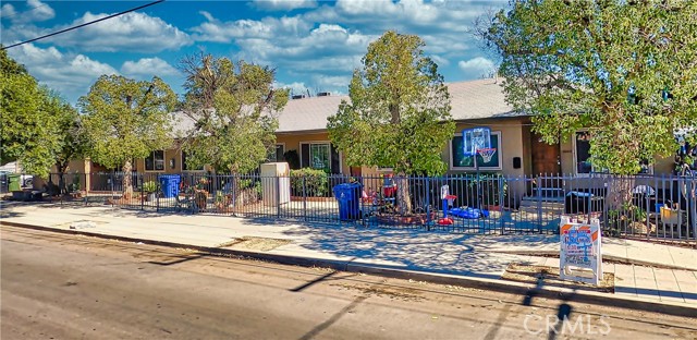 6944 Radford Avenue, North Hollywood CA: https://media.crmls.org/medias/989680ea-90a0-4ed1-94ba-6fbd22a52b60.jpg