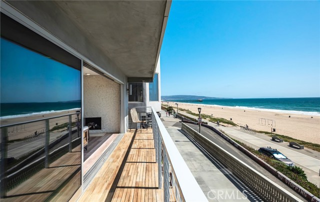 2208 The Strand, Manhattan Beach CA: https://media.crmls.org/medias/9896b988-18df-42e5-ae65-00d6654a1ecf.jpg