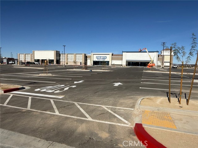 19575 Bear Valley Rd., Apple Valley CA: https://media.crmls.org/medias/9896f741-0dde-49a7-b6ae-159988c39d54.jpg