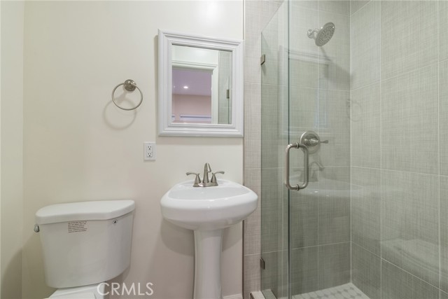 Detail Gallery Image 16 of 28 For 900 E Garfield Ave a,  Glendale,  CA 91205 - 3 Beds | 2 Baths