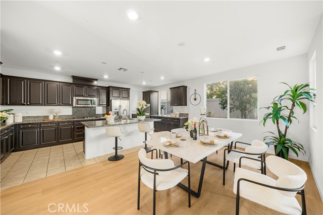 Detail Gallery Image 6 of 51 For 6956 La Rochelle Way, Chino,  CA 91710 - 5 Beds | 3/1 Baths