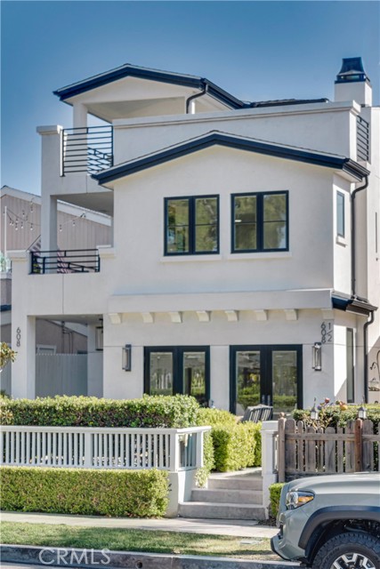 Detail Gallery Image 2 of 67 For 608 Heliotrope, Corona Del Mar,  CA 92625 - 4 Beds | 4 Baths