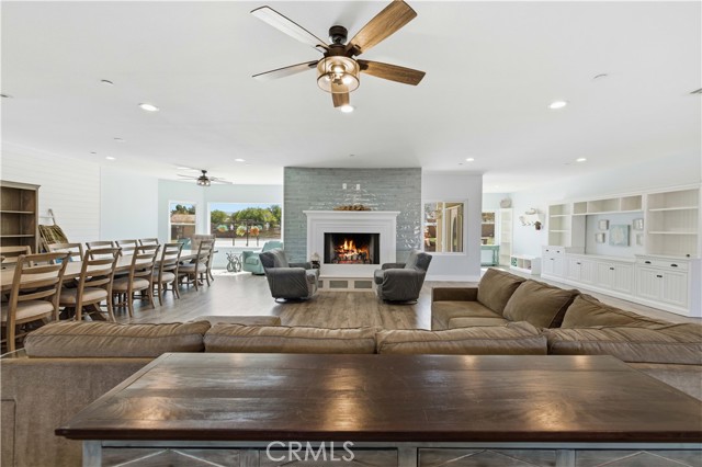 Detail Gallery Image 9 of 74 For 4241 W Avenue N3, Palmdale,  CA 93551 - 4 Beds | 4/2 Baths