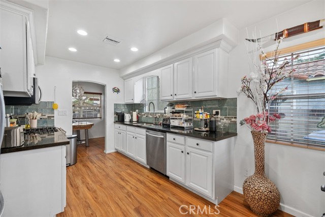 12343 Rives Avenue, Downey CA: https://media.crmls.org/medias/989863bb-a205-4c94-85a5-5465ab176b72.jpg