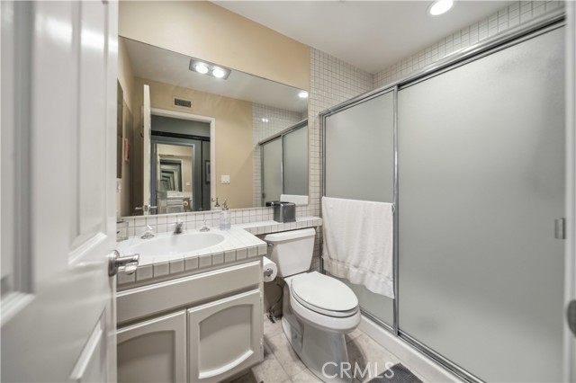 Detail Gallery Image 25 of 39 For 5930 Tampa #204,  Tarzana,  CA 91356 - 3 Beds | 3/1 Baths