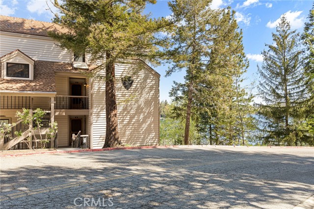 Detail Gallery Image 2 of 40 For 4 Village #B,  Lake Arrowhead,  CA 92352 - 2 Beds | 3 Baths