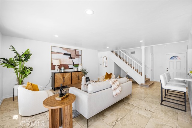 20 Grant, Irvine CA: https://media.crmls.org/medias/98994cb3-c119-4daf-99a2-9f65fb028a4a.jpg