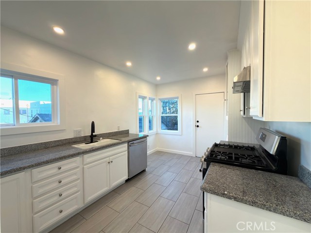 Detail Gallery Image 8 of 10 For 1946 S Bronson, Los Angeles,  CA 90018 - 2 Beds | 1 Baths